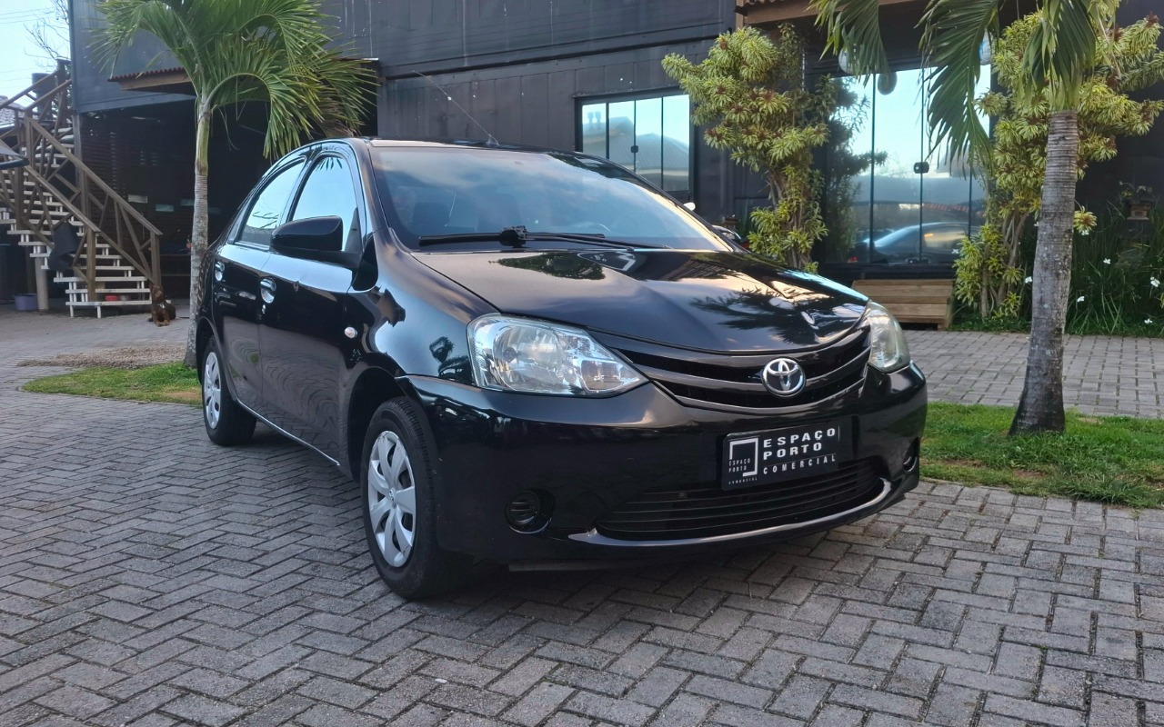 Toyota Etios 2014 Preto — foto 1 de 3