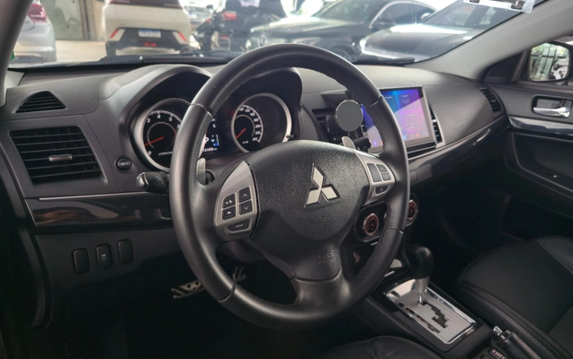 imagem-https://www.socarrao.com.br/sc-vehicle-images-prod/4319457/1792516528038-18944f609c5a40358eba117ab4e1ec87_1791902531730.jpg