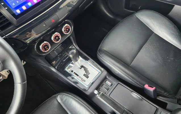 imagem-https://www.socarrao.com.br/sc-vehicle-images-prod/4319457/1792516528039-7be7db5037d74835af0a19f396e50f30_1791902531734.jpg