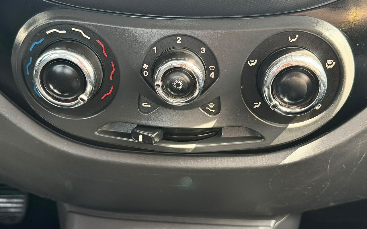imagem-https://www.socarrao.com.br/sc-vehicle-images-prod/4319568/1791554883666-V2hhdHNBcHAgSW1hZ2UgMjAyNi0xMC0wOSBhdCAxMC41MS41MSAoMikuanBlZw.jpeg