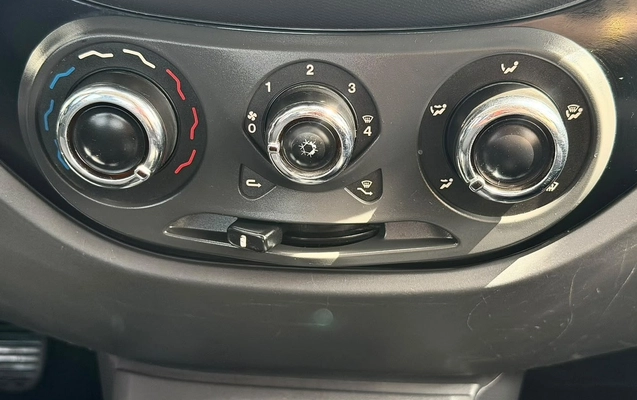imagem-https://www.socarrao.com.br/sc-vehicle-images-prod/4319568/1791554883666-V2hhdHNBcHAgSW1hZ2UgMjAyNi0xMC0wOSBhdCAxMC41MS41MSAoMikuanBlZw.jpeg