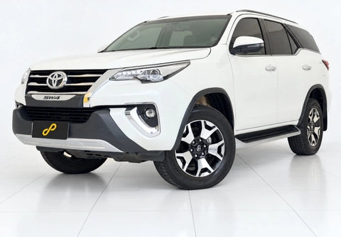 Toyota Hilux SW4 2020 Branco — foto 1 de 3