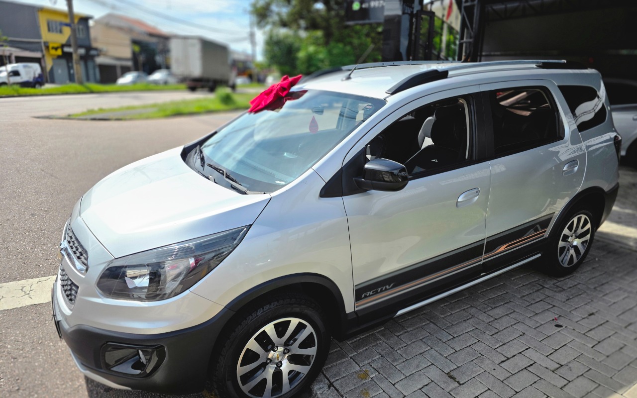 Chevrolet Spin 2016 Prata — foto 1 de 3