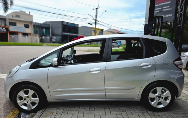 imagem-https://www.socarrao.com.br/sc-vehicle-images-prod/4319798/1791556567622-MjAyNjEwMDlfMTAxNTAzLmpwZw.jpg