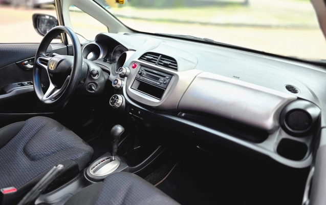 imagem-https://www.socarrao.com.br/sc-vehicle-images-prod/4319798/1791556568401-MjAyNjEwMDlfMTAxNzMxLmpwZw.jpg