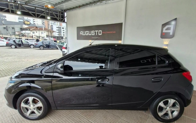 imagem-https://www.socarrao.com.br/sc-vehicle-images-prod/4320230/1791559329135-c5a5813a451f4ca0b458a37c21fc82cd_1791559202456.jpg