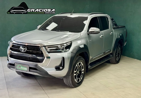 Toyota Hilux 2021 Prata — foto 1 de 3