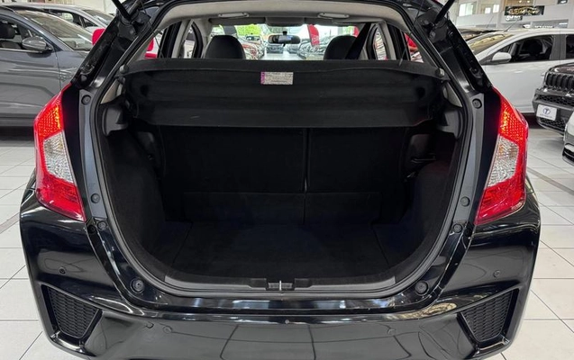 imagem-https://www.socarrao.com.br/sc-vehicle-images-prod/4320586/1791653723027-8559244_8_B_03f1d766aa.jpeg
