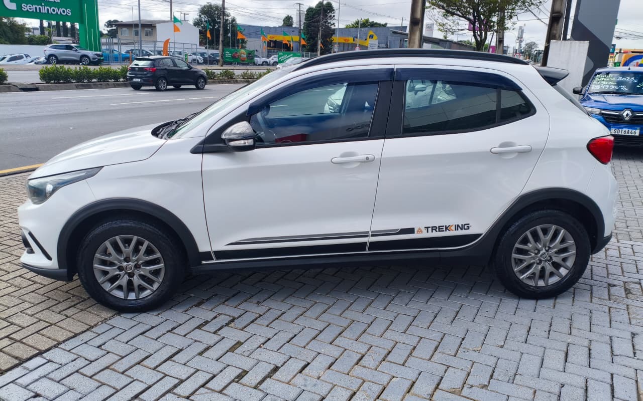 imagem-https://www.socarrao.com.br/sc-vehicle-images-prod/4321055/1791565281594-ZXggMDMuanBlZw.jpeg