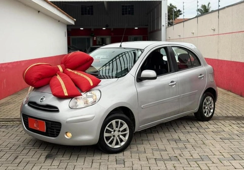 Nissan MARCH 1.0 16V Flex Fuel 5p 2014 Prata — foto 1 de 3