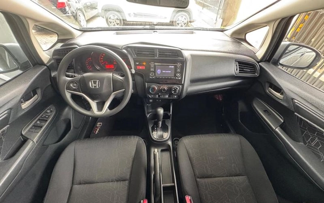 imagem-https://www.socarrao.com.br/sc-vehicle-images-prod/4321457/1791567881350-8559356_9_B_c4b49eea17.jpeg