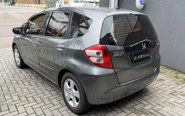 imagem-https://www.socarrao.com.br/sc-vehicle-images-prod/4321485/1791568036704-vehicle_image_1791567984_8849bffb3ab977f42b897a9374b876ae.jpeg