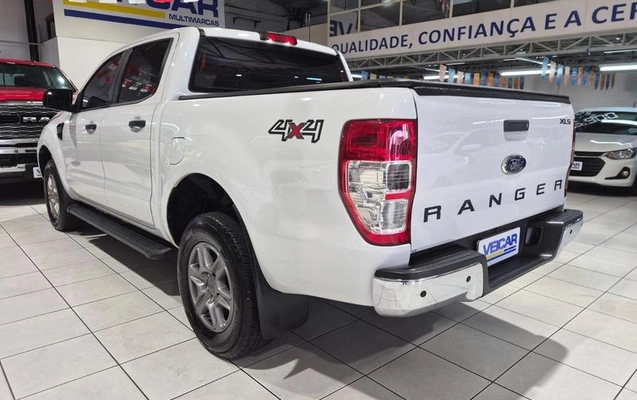 imagem-https://www.socarrao.com.br/sc-vehicle-images-prod/4321759/1791576249784-8559785_8_B_967587a9ca.jpeg
