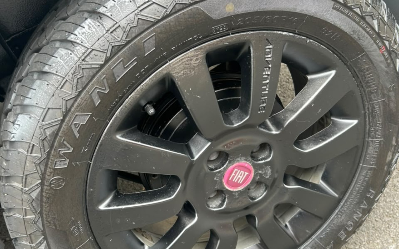 imagem-https://www.socarrao.com.br/sc-vehicle-images-prod/4321863/1791570257515-V2hhdHNBcHAgSW1hZ2UgMjAyNi0xMC0wOSBhdCAxNC4wMy41MiAoNikuanBlZw.jpeg