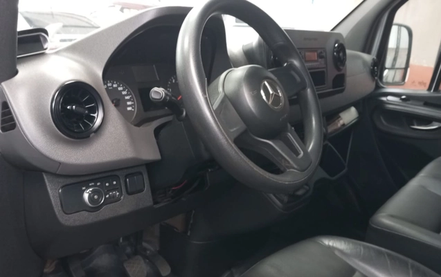 imagem-https://www.socarrao.com.br/sc-vehicle-images-prod/4321912/1791570641261-ZTg4YmViNWYtNDUzNC00MWZhLWE0NjEtMTllYWVkYTgzOTJhLmpwZw.jpg