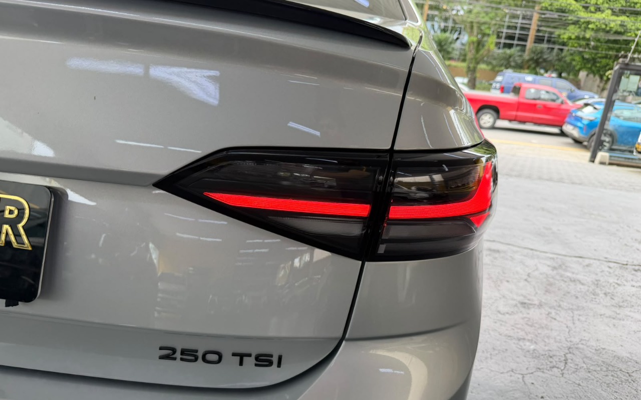 imagem-https://www.socarrao.com.br/sc-vehicle-images-prod/4321934/1791570756496-MjMuanBlZw.jpeg