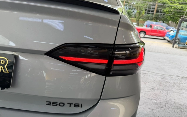 imagem-https://www.socarrao.com.br/sc-vehicle-images-prod/4321934/1791570756496-MjMuanBlZw.jpeg