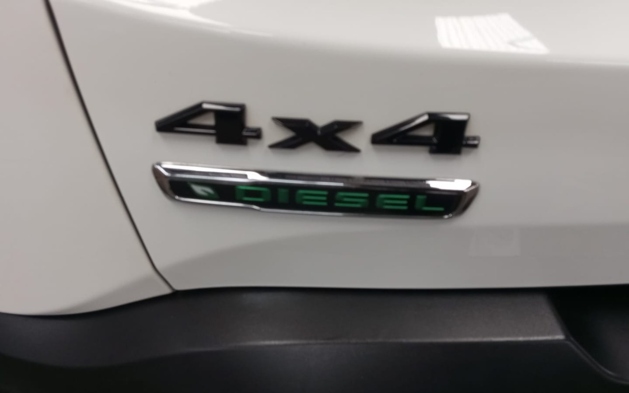 imagem-https://www.socarrao.com.br/sc-vehicle-images-prod/4322069/1791571813719-MTdjNTE5NjUtMDdiOS00YWFiLWJhNzItMTFmZDg3MTljOTc2LmpwZw.jpg