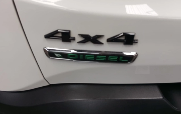 imagem-https://www.socarrao.com.br/sc-vehicle-images-prod/4322069/1791571813719-MTdjNTE5NjUtMDdiOS00YWFiLWJhNzItMTFmZDg3MTljOTc2LmpwZw.jpg