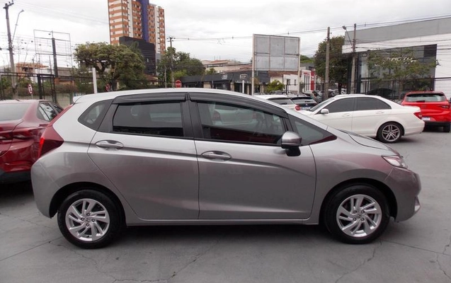 imagem-https://www.socarrao.com.br/sc-vehicle-images-prod/4322424/1791574456248-8560571_0_B_1f86d3c25a.jpeg