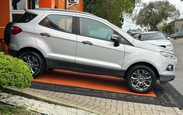 imagem-https://www.socarrao.com.br/sc-vehicle-images-prod/4322432/1791574560819-8556352_8_B_d3902e14ea.jpeg