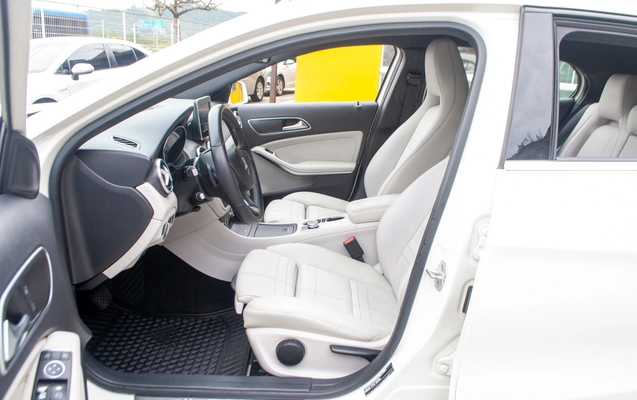 imagem-https://www.socarrao.com.br/sc-vehicle-images-prod/4322511/1791575031942-ec36850291b84a7b904a0e3696d95a02_1791573856143.jpg