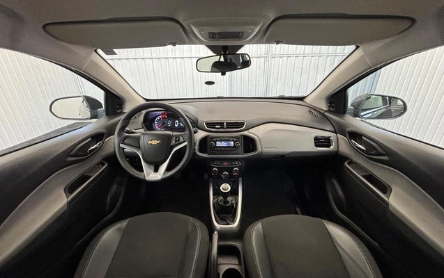 imagem-https://www.socarrao.com.br/sc-vehicle-images-prod/4322632/1791576331119-8556197_15_B_5a34b12ec3.jpeg