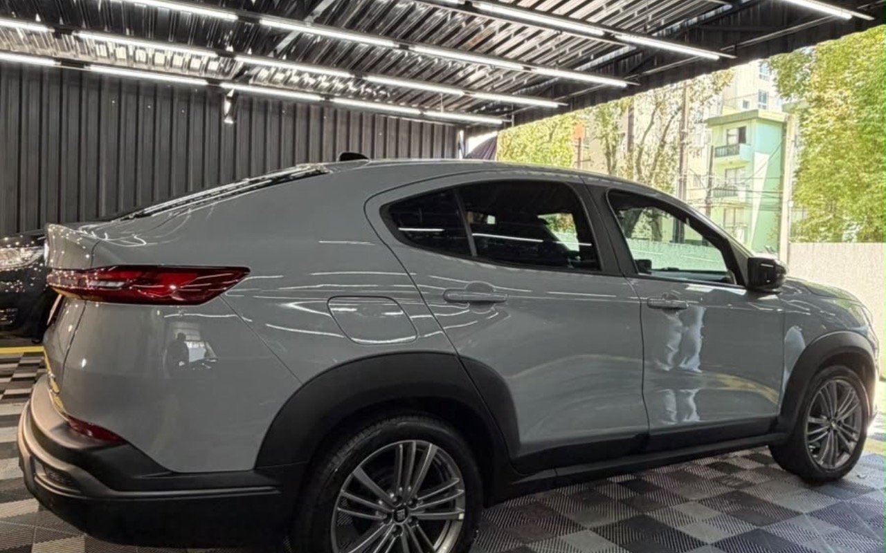 Fiat Fastback 2026 Cinza — foto 1 de 3
