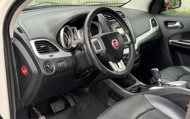 imagem-https://www.socarrao.com.br/sc-vehicle-images-prod/4322897/1791915740143-8470644_15_B_13c224042c.jpeg