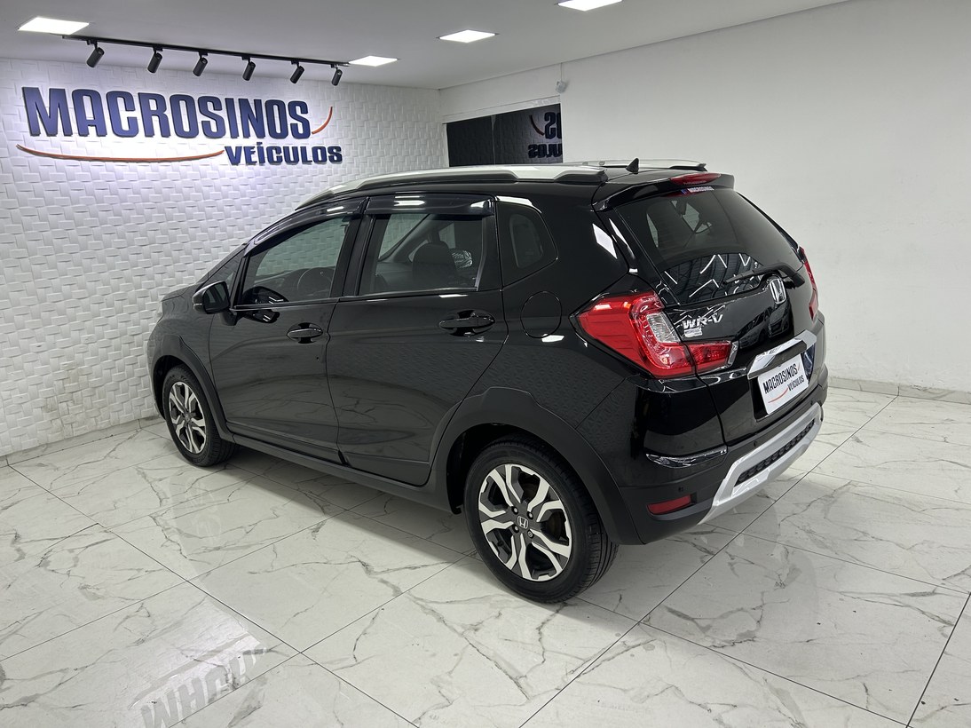 imagem-https://www.socarrao.com.br/sc-vehicle-images-prod/4323236/1791579785400-Zm90by0wMy5qcGc.jpg