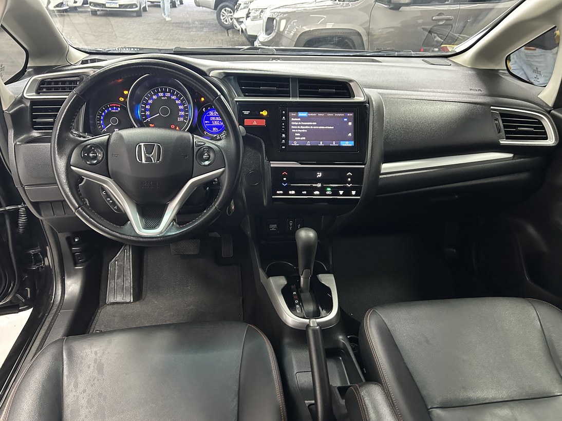 imagem-https://www.socarrao.com.br/sc-vehicle-images-prod/4323236/1791579785612-Zm90by0wNi5qcGc.jpg