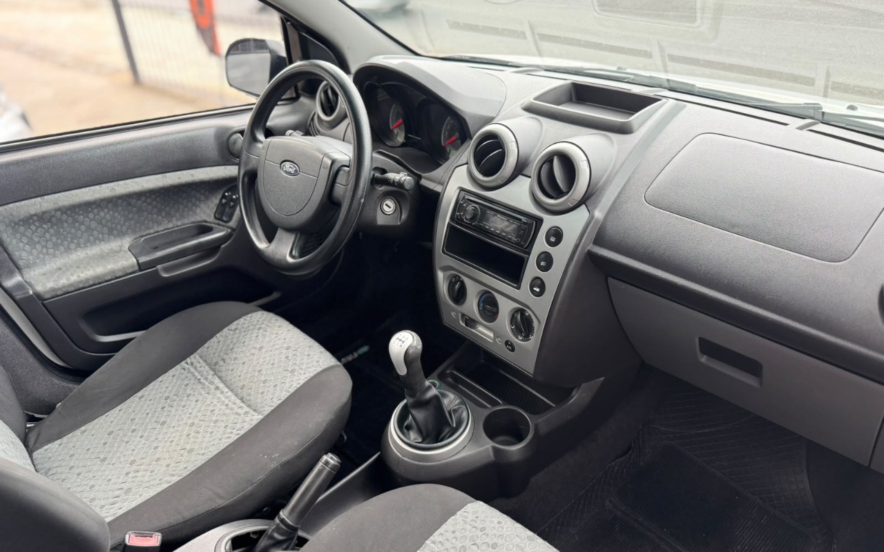 imagem-https://www.socarrao.com.br/sc-vehicle-images-prod/4323237/1791579776100-V2hhdHNBcHAgSW1hZ2UgMjAyNi0xMC0wOSBhdCAxNy40Ni4yNSAoMykuanBlZw.jpeg