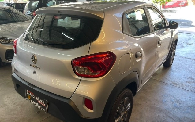 imagem-https://www.socarrao.com.br/sc-vehicle-images-prod/4323278/1791580083503-640_480_renault-kwid-1-0-zen-25-26-8bceb7-3.jpg