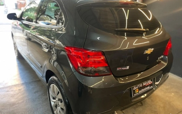 imagem-https://www.socarrao.com.br/sc-vehicle-images-prod/4323286/1791580103933-640_480_chevrolet-onix-1-0-lt-16-16-852b60-4.jpg