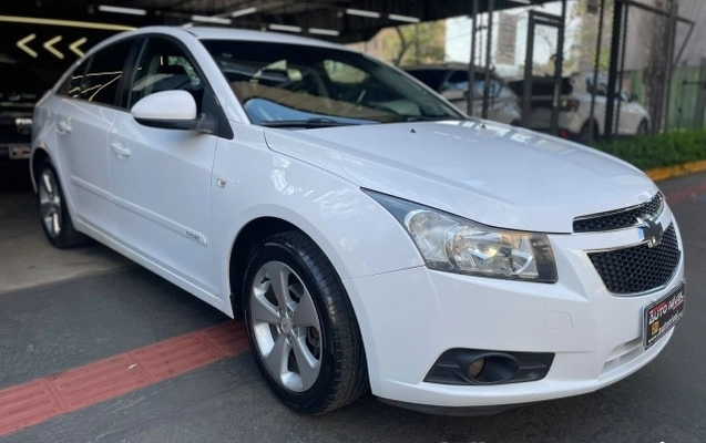 imagem-https://www.socarrao.com.br/sc-vehicle-images-prod/4323330/1791580383118-640_480_chevrolet-cruze-lt-1-8-16v-ecotec-aut-flex-12-12-7194d5-2.jpg