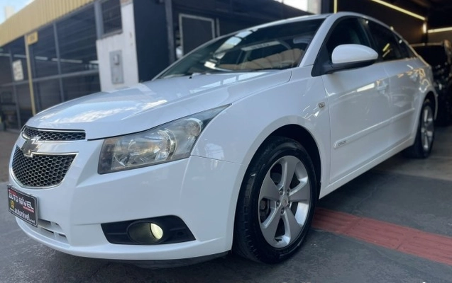 imagem-https://www.socarrao.com.br/sc-vehicle-images-prod/4323330/1791580383120-640_480_chevrolet-cruze-lt-1-8-16v-ecotec-aut-flex-12-12-7194d5-9.jpg