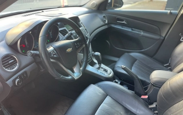 imagem-https://www.socarrao.com.br/sc-vehicle-images-prod/4323330/1791580383127-640_480_chevrolet-cruze-lt-1-8-16v-ecotec-aut-flex-12-12-7194d5-13.jpg