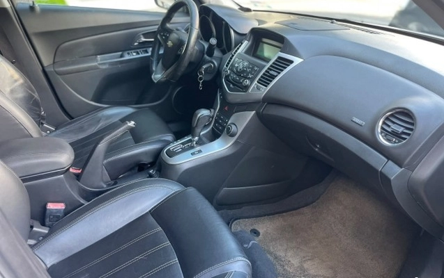 imagem-https://www.socarrao.com.br/sc-vehicle-images-prod/4323330/1791580383128-640_480_chevrolet-cruze-lt-1-8-16v-ecotec-aut-flex-12-12-7194d5-8.jpg