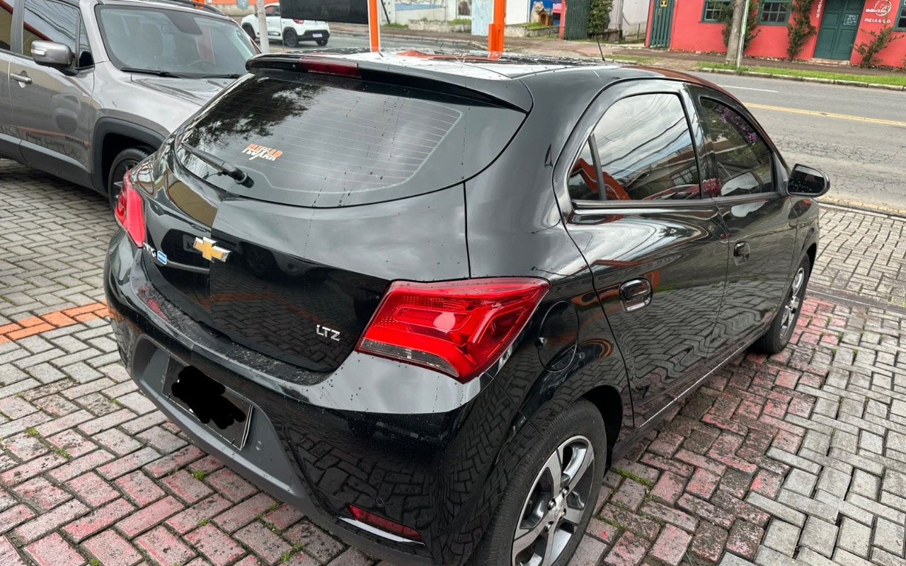 imagem-https://www.socarrao.com.br/sc-vehicle-images-prod/4324760/1791594534592-SU1HLTIwMjYxMDA5LVdBMDI4OS5qcGc.jpg