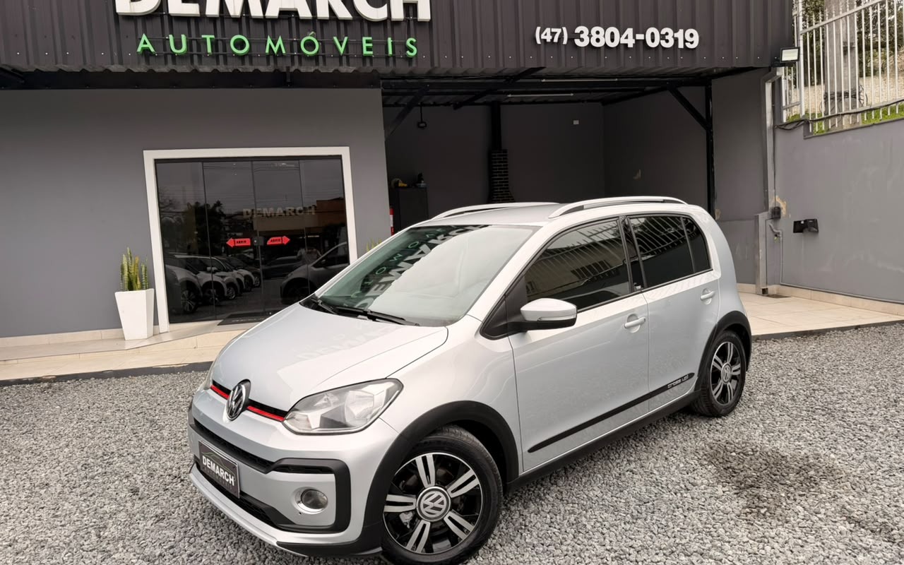 Volkswagen Up! 2018 Prata — foto 1 de 3