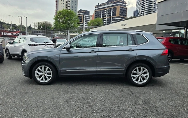 imagem-https://www.socarrao.com.br/sc-vehicle-images-prod/4328409/1791636559050-MzhjOGQzNzQtMTQ1Ny00YzgwLThjMDgtZGQ2MmUwMTgyM2I0LmpwZWc.jpeg