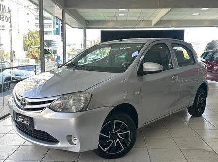 Toyota Etios 2014 Prata — foto 1 de 3