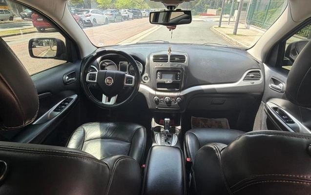 imagem-https://www.socarrao.com.br/sc-vehicle-images-prod/4328559/1791639523643-8523802_14_B_59aa5dadf0.jpeg