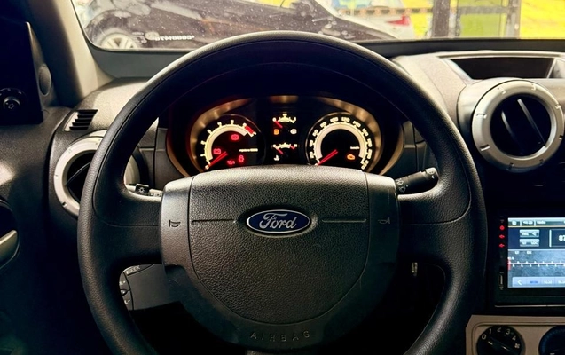 imagem-https://www.socarrao.com.br/sc-vehicle-images-prod/4328625/1791640626635-25ebd5c2-5972-4e80-b434-532a440a0811.jpg