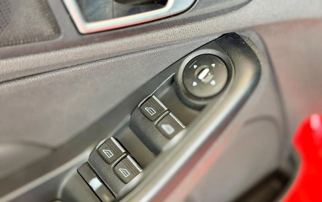 imagem-https://www.socarrao.com.br/sc-vehicle-images-prod/4328717/1791643020822-8530460_15_B_74e892754e.jpeg
