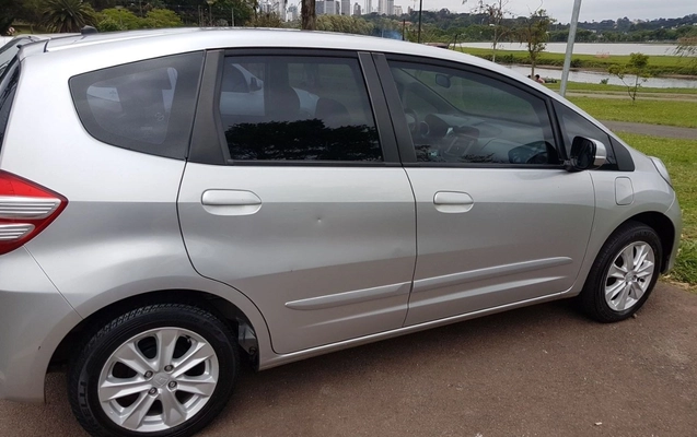 imagem-https://www.socarrao.com.br/sc-vehicle-images-prod/4328797/1791644845327-YTA3YzdjYjctNGRkOS00MWY3LWE2ZTktYzg5NDJiZjc3NjEyLmpwZw.jpg
