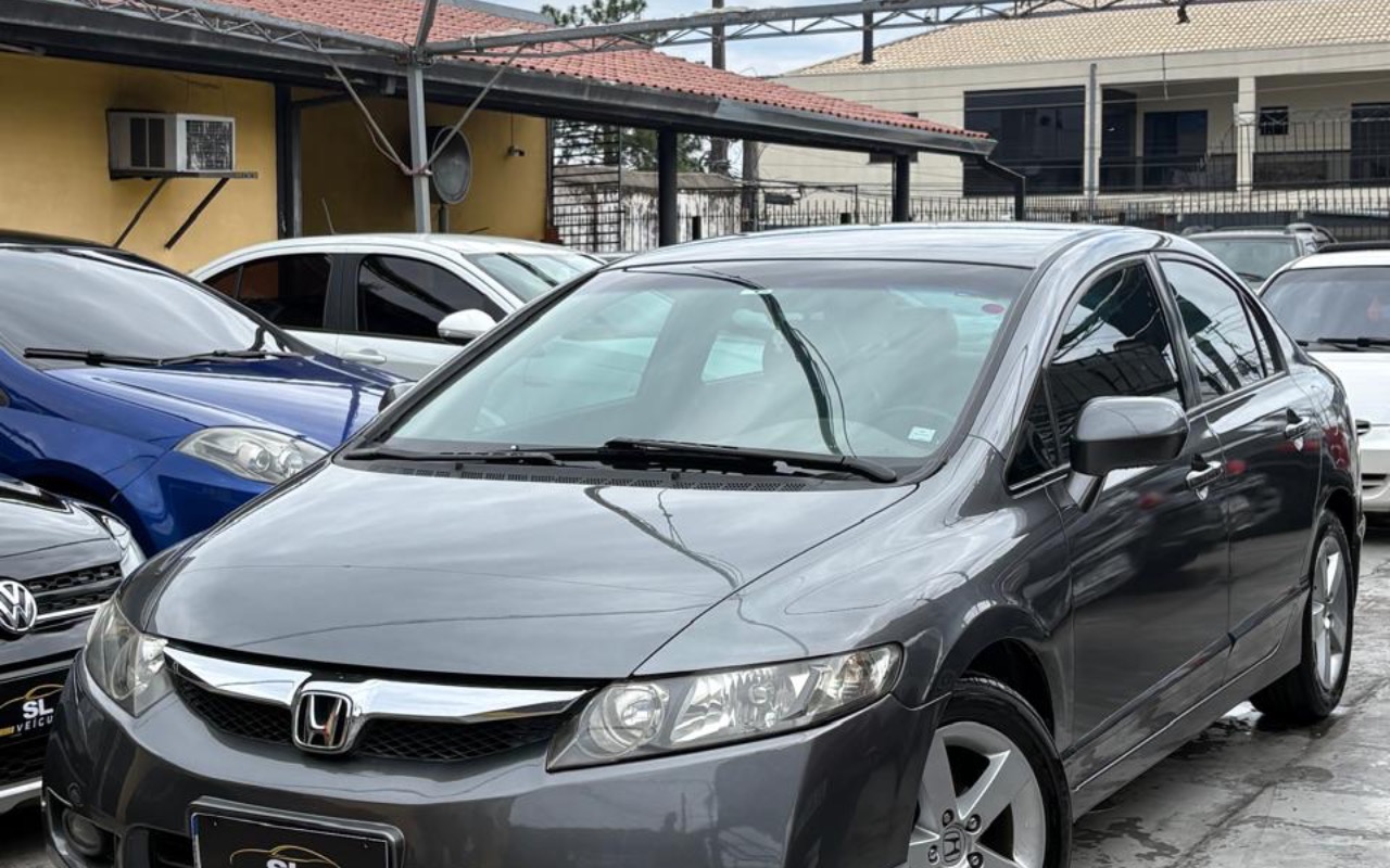 Honda Civic 2010 Prata — foto 1 de 3