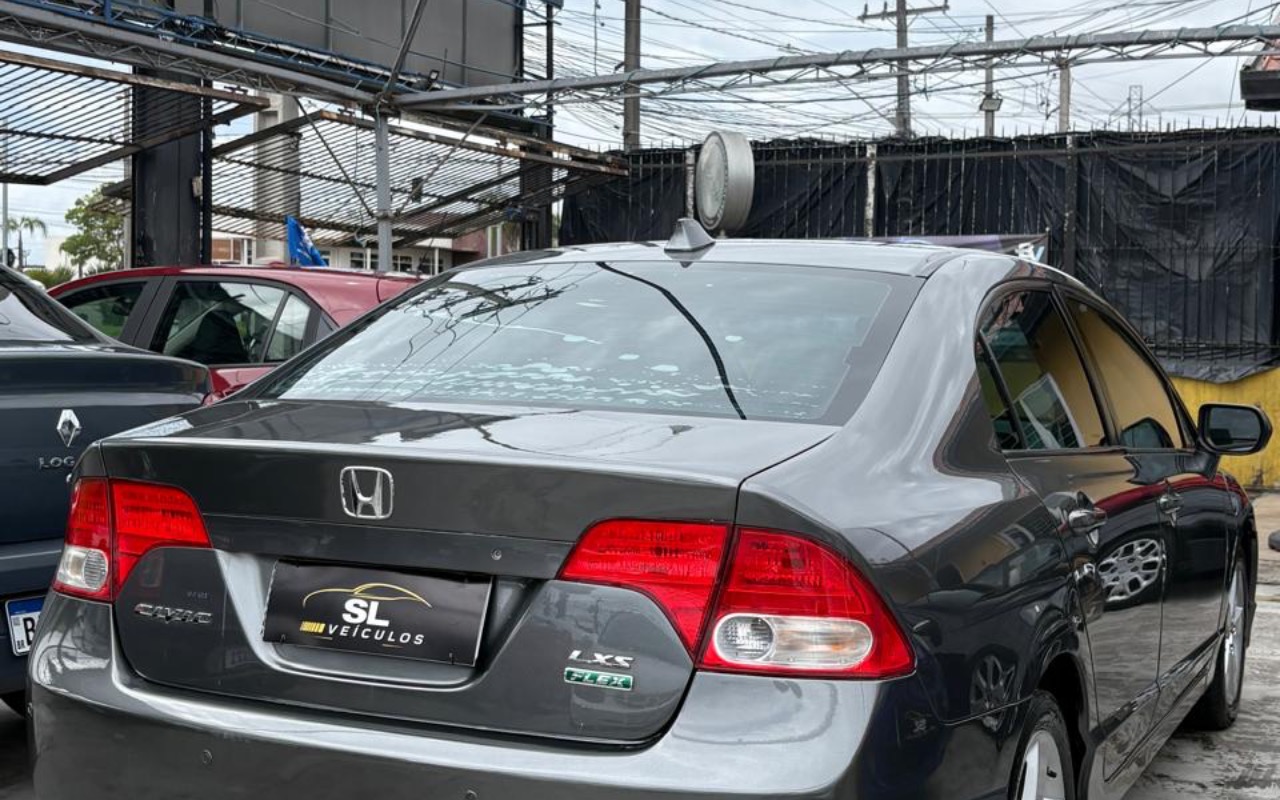 imagem-https://www.socarrao.com.br/sc-vehicle-images-prod/4328986/1791652098680-NDVhMWJmNWItYzgxNy00NzdiLTg3ZWItZmY4ZTI1NDkxZmI2LmpwZWc.jpeg