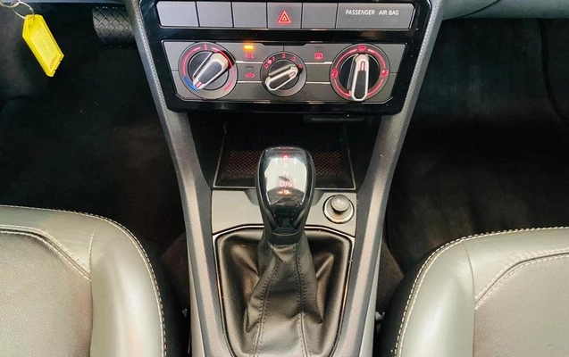 imagem-https://www.socarrao.com.br/sc-vehicle-images-prod/4329043/1791916614559-8555654_27_B_88f87738c2.jpeg