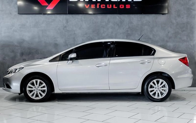 imagem-https://www.socarrao.com.br/sc-vehicle-images-prod/4329065/1791658080060-8550680_3_B_95d488c05a.jpeg